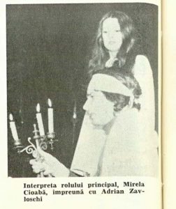Ifigenia – imagine din spectacolul Ifigenia în Taurida, Teatrul 'I. D. Sârbu' - Petroşani – 21.03.1982, sursa foto: Revista Teatrul nr. 4/1982, pp. 53-55