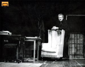 Amza Pellea, repetiții cu studenții pentru spectacolul „Între etaje” de Dumitru Solomon, regia: Amza Pellea, premiera: 25.02.1982, IATC ©UNATC