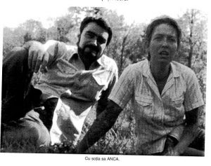 Dan Micu cu soția sa Anca, Doina Papp, Un destin spulberat – Dan Micu, Fundația Culturală „Camil Petrescu”, Revista „Teatrul azi” (supliment), București 2003, p. 204 © Doina Papp, Un destin spulberat – Dan Micu, Fundația Culturală „Camil Petrescu”, Revista „Teatrul azi” (supliment), București 2003