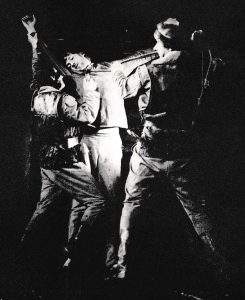 Vladimir Găitan (Schweitzerkas) în Mutter Courage de Bertolt Brecht, regia Lucian Giurchescu, Teatrul de Comedie, 1972 ©site Teatrul de Comedie