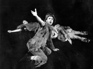 Gheorghe Dinică în Trolius şi Cresida de William Shakespeare, regia David Esrig, Teatrul de Comedie 1965 ©site Teatrul de Comedie