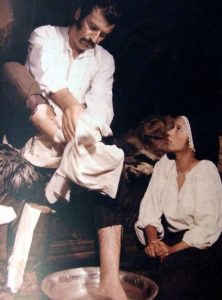 Victor Rebengiuc (Tănase Scatiu) și Carmen Galin (Sita) în Tănase Scatiu, regia Dan Pița, ecranizare după proza lui Duiliu Zamfirescu: Viaţa la ţară, Tănase Scatiu, producător: Casa de filme Patru,1976 ©site teatrulromanesc