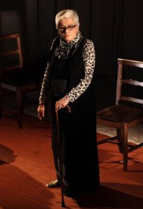 Olga Tudorache (Doamna T) în Portretul Doamnei T, de Ana Maria Bamberger, în regia Lianei Ceterchi. Teatrul Mic București, 28.02.2009, sursă fotografie © A. Iohan