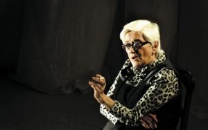 Olga Tudorache (Doamna T) în Portretul Doamnei T, de Ana Maria Bamberger, în regia Lianei Ceterchi. Teatrul Mic București, 28.02.2009, sursă fotografie © Florin Buliga
