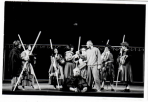 Scenă din Adunarea femeilor, de Aristofan. Teatrul Național Iași, 1993. Arhiva Teatrului Național Iași. ©Teatrul Național Iași