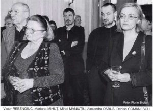 Victor Rebengiuc, Mariana Mihuț, Mihai Măniuțiu, Alexandru Dabija, Denisa Comănescu. Sursă foto: Teatrul Azi, nr. 6-8, 2005, p. 3. ©Florin Biolan/Teatrul Azi