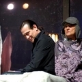 Marius Bodochi (Alfredo) alături de Olga Tudorache (Regina), în Regina mamă, de Manlio Santanelli, în regia lui Gelu Colceag. Teatrul Național „Ion Luca Caragiale” București, 8.11.1997, sursă fotografie Site-ul Teatrului Național „I.L.Caragiale” București, ©Augustin Bucur
