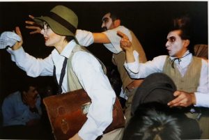 7. Camelia Maxim, Șerban Ionescu, Ionuț Pohariu, La țigănci după Mircea Eliade, regia: Alexander Hausvater, Teatrul „Odeon” București, 1993 © Mugur Avrunescu, La țigănci... cu Popescu, ediție revăzută și adăugită, Editura Oscar Print, București, 2021, p. 77