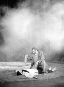 8. Visul unei nopți de vară de William Shakespeare, în regia lui Alexandru Darie, Teatrul de Comedie, București, 1990 @Teatrul de Comedie