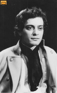 Adrian Pintea (Avram Iancu) în spectacolul Avram Iancu, de Mihai Măniuțiu, în regia lui Alexandru Dabija. Institutul de Artă Teatrală și Cinematografică „I.L. Caragiale”, Studio de Teatru IATC (azi, Universitatea Națională de Artă Teatrală și Cinematografică „I.L.Caragiale”), București, 12.05.1978. Sursă: © Arhiva de Teatru UNATC.