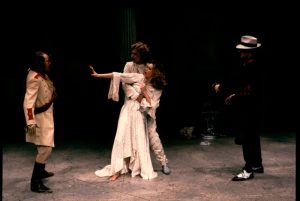 Dan Nuțu (Fabian), ultimul din stânga, akături de Jeremy Geidt, Steven Skybell, Diane Lane, în Twelfth Night, de William Shakespeare, în regia lui Andrei Șerban. Loeb Drama Center, 1989. ©Richard Feldman