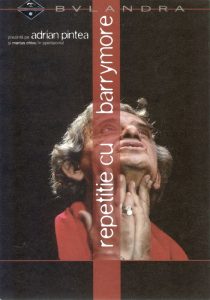 Afișul spectacolului Repetiţie cu Barrymore, de William Luce, în regia lui Adrian Pintea. Teatrul „Lucia Sturdza Bulandra”, Bucureşti, 11.05.2004. Sursă fotografie: © https://www.bulandra.ro/arhiva/.