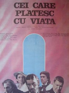 Afișul filmului Cei care plătescu cu viața, în regia lui Șerban Marinescu. Casa de Filme Patru, 1989. Sursă fotografie: www.cinemagia.ro (https://www.cinemagia.ro/filme/cei-care-platesc-cu-viata-3335/postere/136583/#gallery)