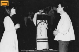 De la stânga la dreapta, Mariana Buruiană (Julieta), Dan Nuțu (Lorenzo), Adrian Pintea (Romeo), Dinu Manolache (Ioan), în spectacolul Romeo și Julieta, de William Shakespeare, în regia Cătălinei Buzoianu. Institutul de Artă Teatrală și Cinematografică „I.L. Caragiale”, Studio de Teatru IATC (azi, Universitatea Națională de Artă Teatrală și Cinematografică „I.L.Caragiale”), București, 20.05.1978. Sursă: © Arhiva de Teatru UNATC.