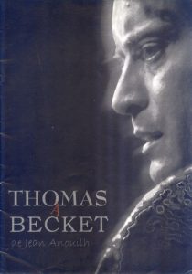 Afișul spectacolului Thomas à Becket, de Jean Anouilh, în regia lui Adrian Pintea. Teatrul „Lucia Sturdza Bulandra”, București, 4.12.1999. Sursă fotografie: © https://www.bulandra.ro/arhiva/.