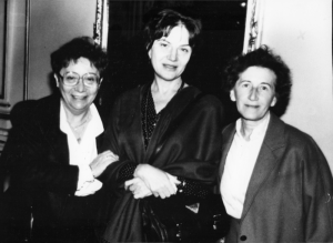Myra Iosif, Monica Vouduri și Elisabeta Pop la Festivalul de Teatru Scurt, Oradea, 1995, arhiva personala, Colectia ”Ioan Massoff” a Laboratorului de Teatrologie digitala, FTF, UBB, Cluj