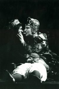 Marcel Iures si Oana Stefanescu in Richard-III_Copy Teatrul Odeon