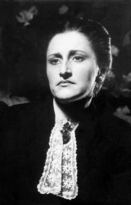 Lujza Orosz (Olga) în Trei surori, de A. P. Cehov, în regia lui Lajos Nagy Kőmíves. Teatrul Maghiar de Stat Cluj, 07.03.1955. © Arhiva personală a actriței