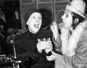 Cornelia Gheorghiu( Maria) cu Teofil Vâlcu, în Tot ce avem mai sfânt de Ion Druţă, regia Nicolae Scarlat. Teatrul Rus de Operă , Chisinau, Festivalul „Ion Druţă”, 1988. ©Cornelia Gheorghiu, între Ciocârlia şi Sarah Bernhardt / Călin Ciobotari – Iaşi: Junimea, 2010.
